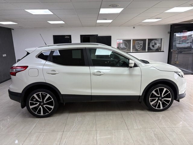 View our NISSAN QASHQAI