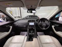 USED 2016 16 JAGUAR F-PACE 2.0 D180 Prestige SUV 5dr Diesel Auto AWD Euro 6 (s/s) (180 ps) Panoramic Roof - Satellite Navigation - 1 Previous Owner