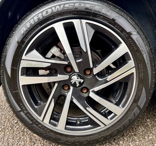2021 PEUGEOT 208 - Photo 8