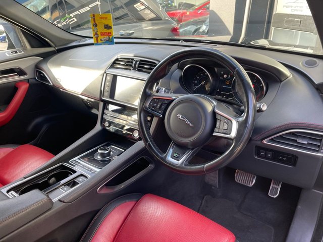 2018 JAGUAR F-PACE - Photo 3