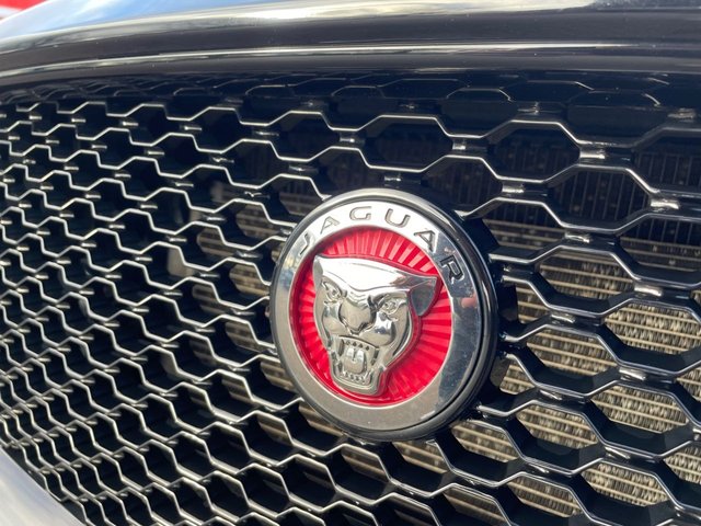 2018 JAGUAR F-PACE - Photo 11