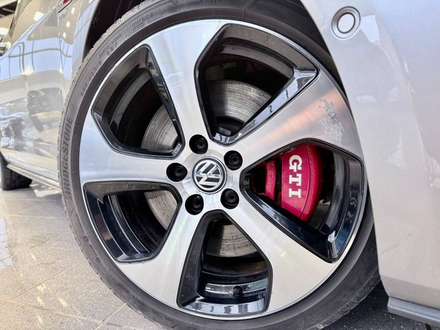2016 Volkswagen Golf 2L GTI Performance 5dr - Photo 3