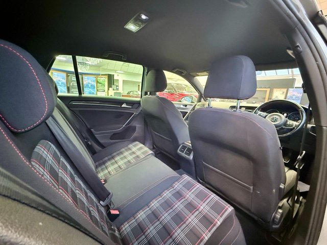 2016 Volkswagen Golf 2L GTI Performance 5dr - Photo 12
