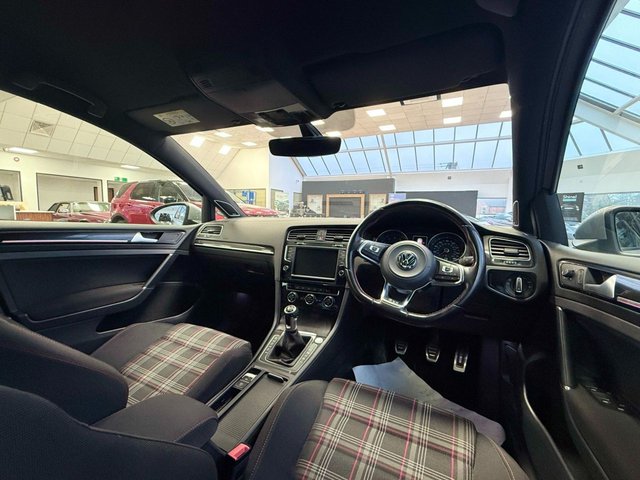 2016 Volkswagen Golf 2L GTI Performance 5dr - Photo 4