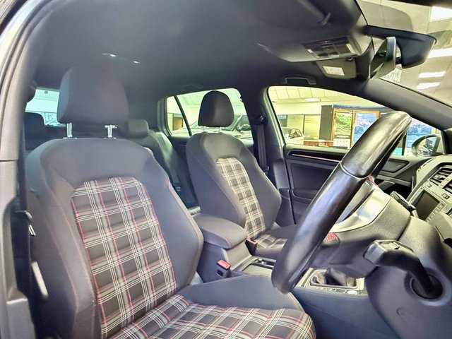 2016 Volkswagen Golf 2L GTI Performance 5dr - Photo 5