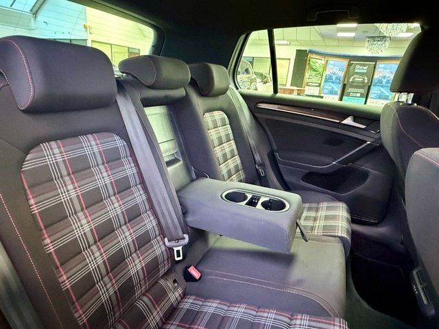 2016 Volkswagen Golf 2L GTI Performance 5dr - Photo 11