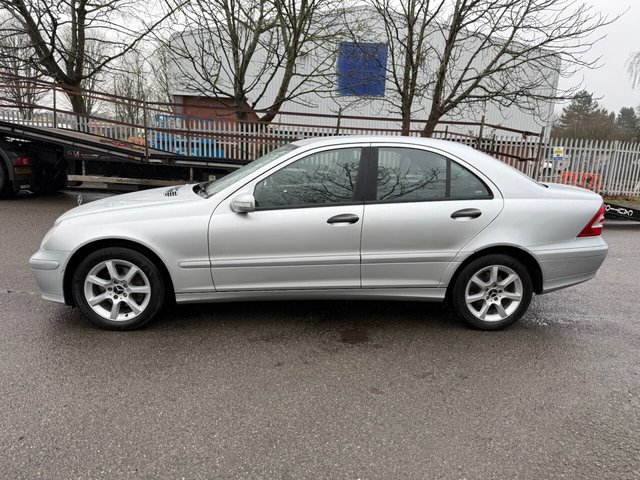 2007 Mercedes-Benz C-Class 1.8L Classic Se 4dr - Photo 4