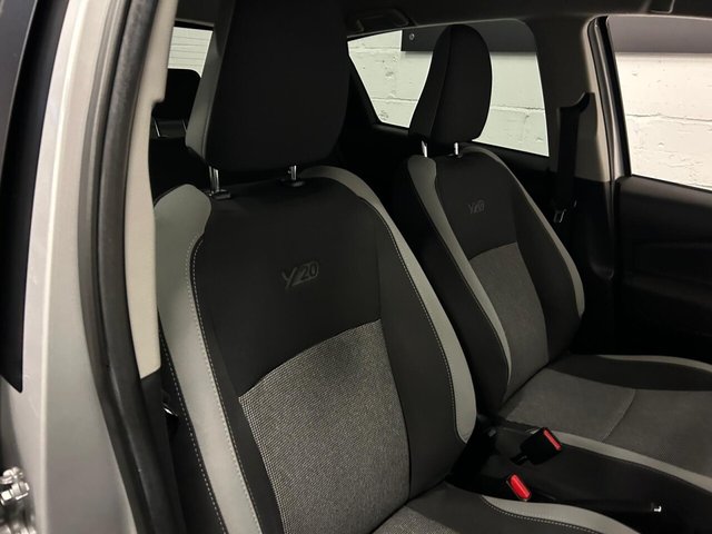 2019 Toyota Yaris - Photo 12