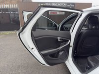 USED 2017 17 VOLVO V40 2.0 D3 R-Design Nav Plus Hatchback 5dr Diesel Manual Euro 6 (s/s) (150 ps) HeatedSeats DAB SATNAV FSH
