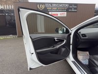 USED 2017 17 VOLVO V40 2.0 D3 R-Design Nav Plus Hatchback 5dr Diesel Manual Euro 6 (s/s) (150 ps) HeatedSeats DAB SATNAV FSH