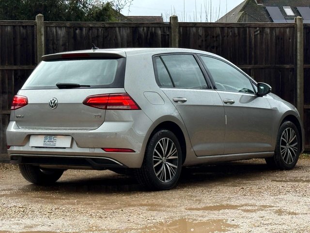 2017 Volkswagen Golf - Photo 3