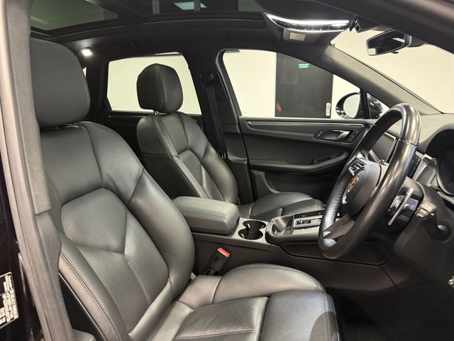 2021 PORSCHE MACAN - Photo 10