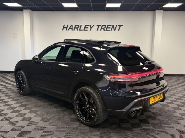 2021 PORSCHE MACAN - Photo 3