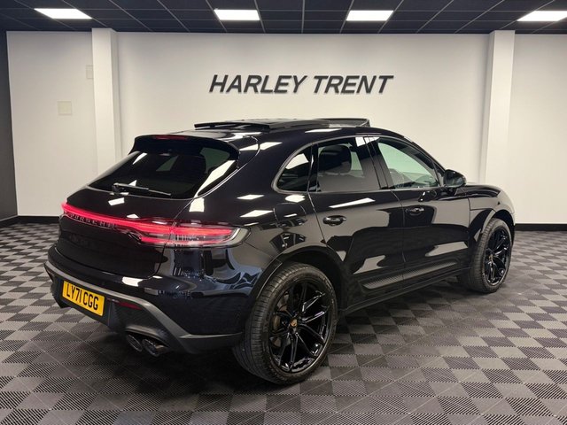 2021 PORSCHE MACAN - Photo 6