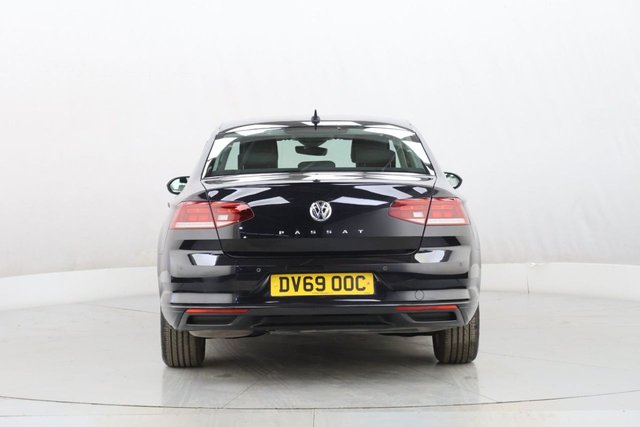 2019 Volkswagen Passat 1.5L SE Nav 4dr - Photo 9