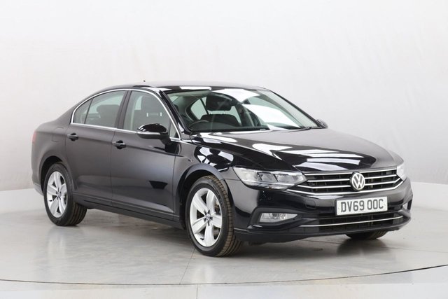 2019 Volkswagen Passat 1.5L SE Nav 4dr - Photo 2