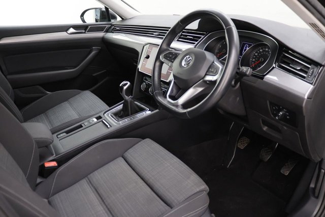 2019 Volkswagen Passat 1.5L SE Nav 4dr - Photo 10