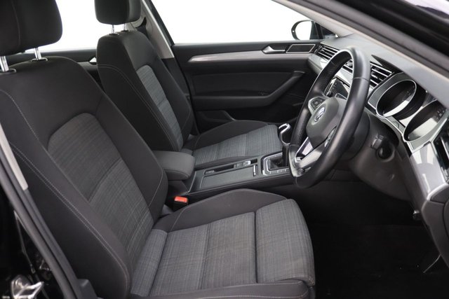 2019 Volkswagen Passat 1.5L SE Nav 4dr - Photo 12