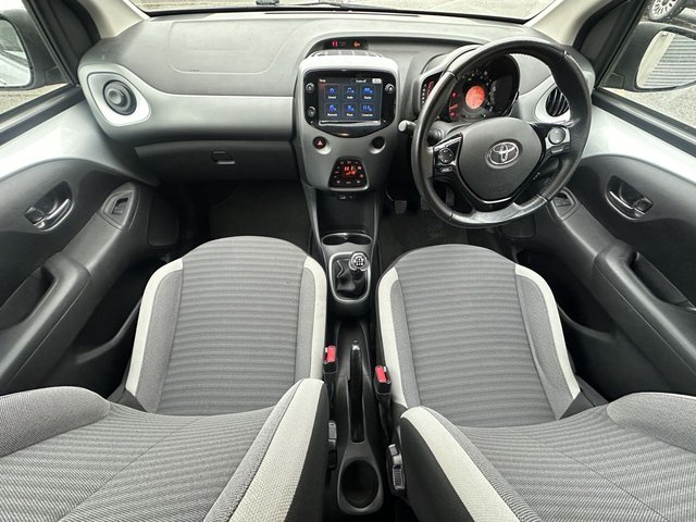 2020 TOYOTA AYGO - Photo 9