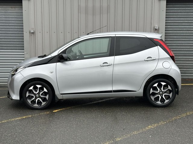 2020 TOYOTA AYGO - Photo 2