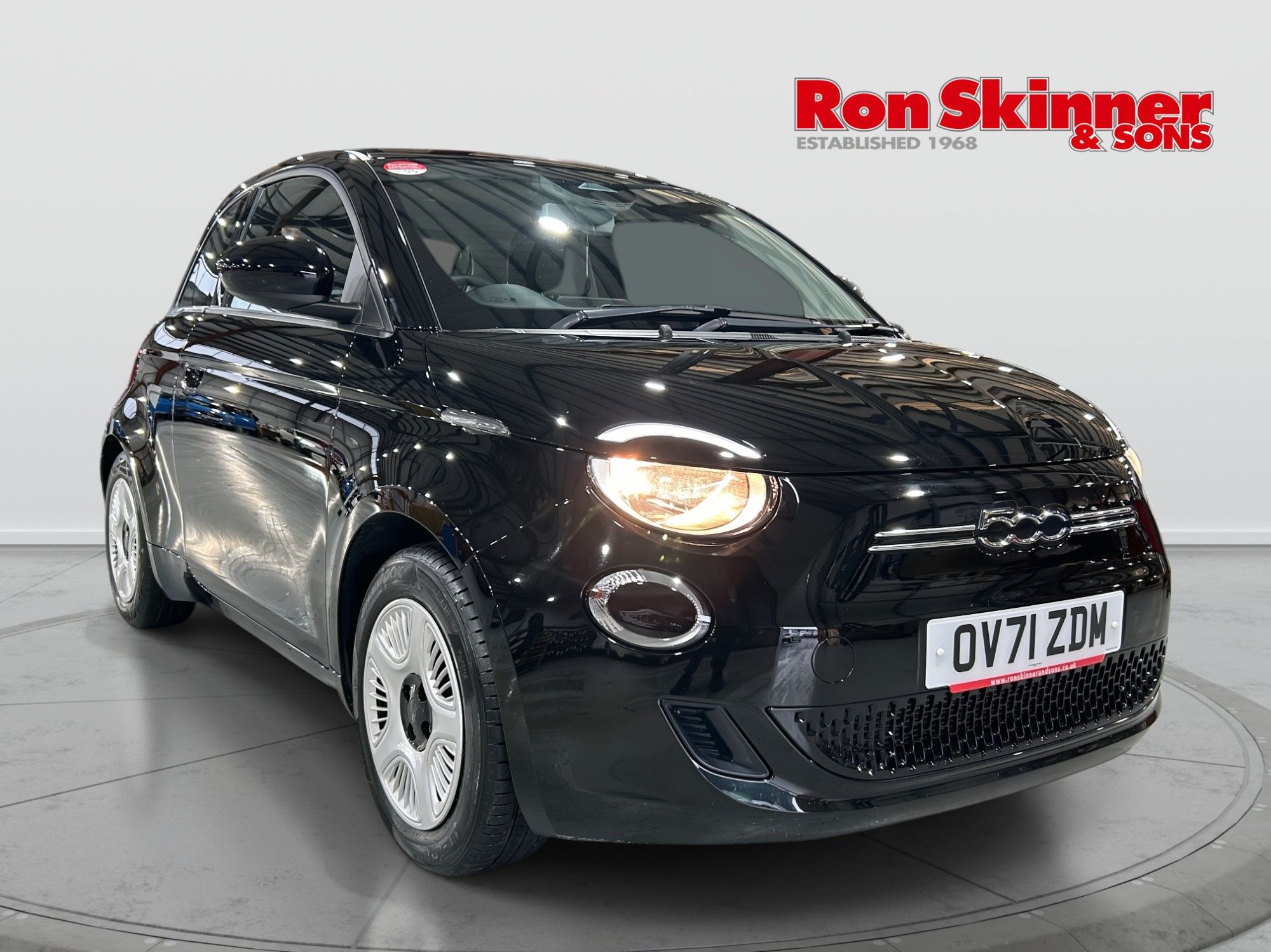 USED 2022 71 FIAT 500E 42kWh Passion Hatchback 3dr Electric Auto (118 ps) 