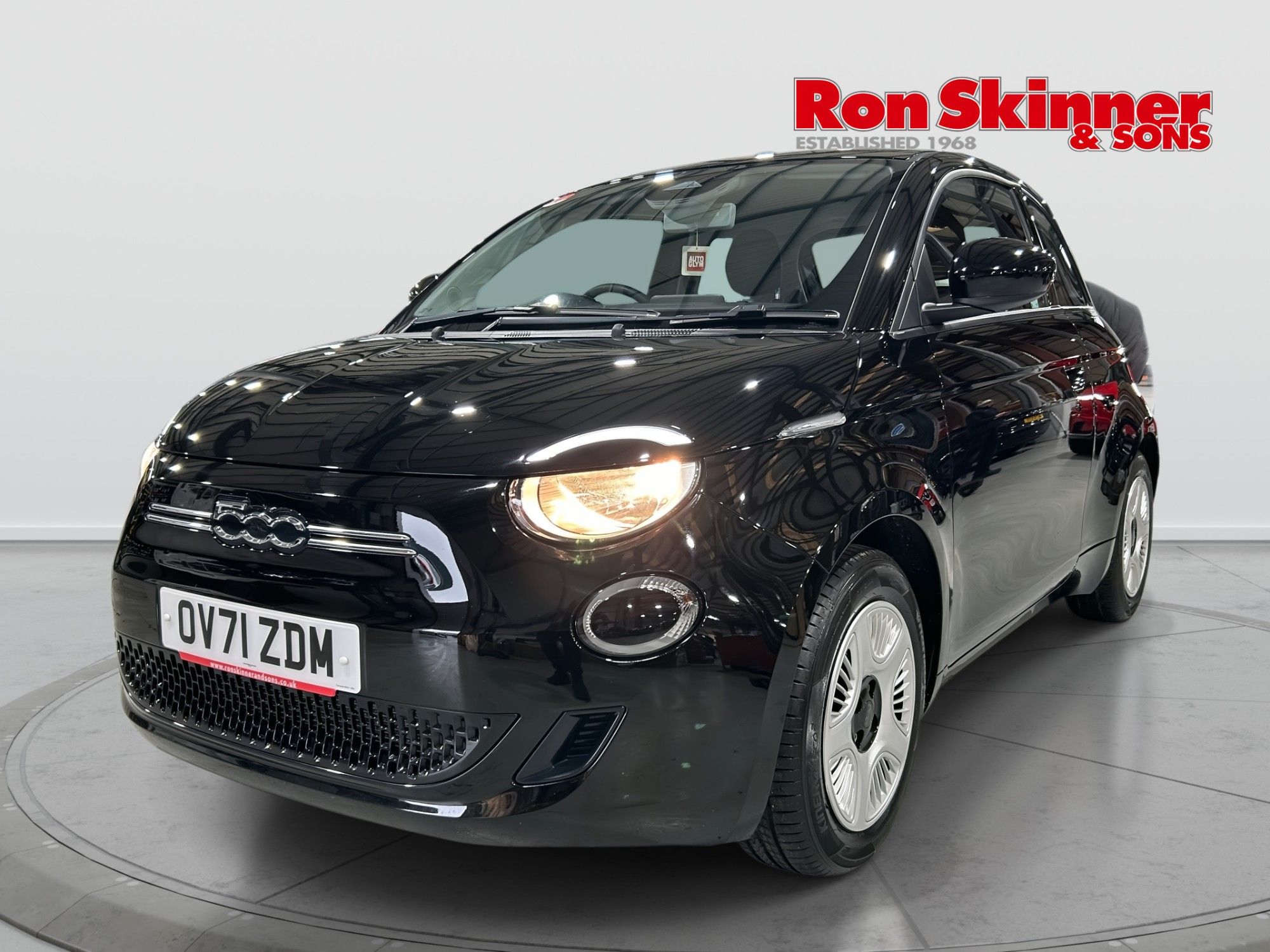 USED 2022 71 FIAT 500E 42kWh Passion Hatchback 3dr Electric Auto (118 ps) 