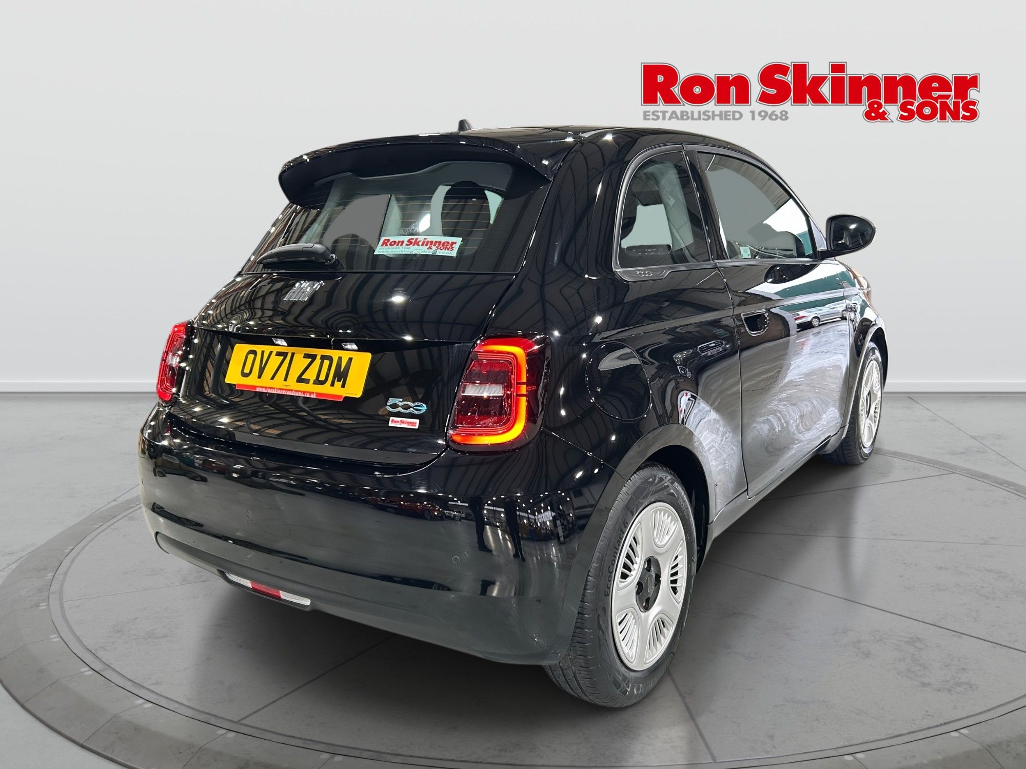 USED 2022 71 FIAT 500E 42kWh Passion Hatchback 3dr Electric Auto (118 ps) 