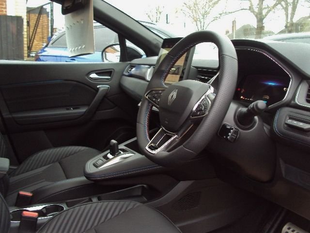 2025 RENAULT CAPTUR - Photo 5
