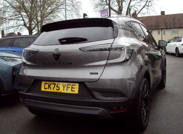 2025 RENAULT CAPTUR - Photo 3
