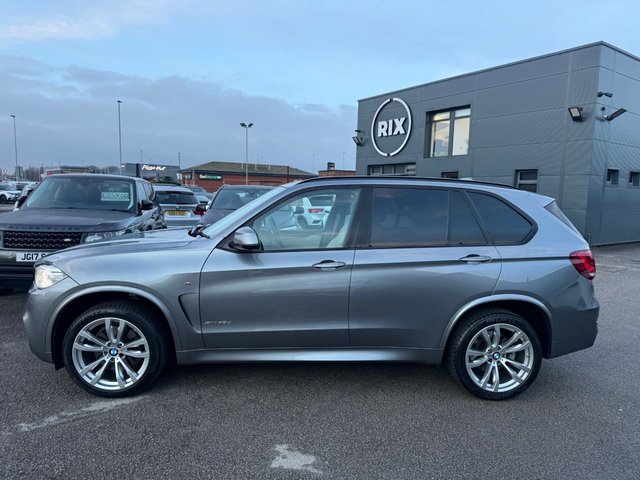2015 BMW X5 3.0 40d M Sport SUV 5dr Diesel Auto xDrive Euro 6 (s/s) (313 ps) 1 FORMER KEEPER FINISHED IN SPACE GREY METALLIC WITH IVORY WHITE DAKOTA LEATHER-20" DOUBLE SPOKE ALLOYS-HEATED STEERING WHEEL-SOFT CLOSE DOORS-REVERSE CAMERA-PANORAMIC GLASS SUNROOF-ELECTRIC MEMORY SEAT-HEATED SEATS FRONT AND REAR-XENON HEADLIGHTS-AUTOMATIC HIGH BEAM CONTROL-DRIVING ASSITANT-SURROUND VIEW-PROFESSIONAL NAVIGATION-HARMAN KARDON-DAB RADIO-M LEATHER STEERING WHEEL-DUAL ZONE CLIMATE CONTROL - Photo 3