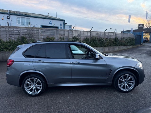 2015 BMW X5 3.0 40d M Sport SUV 5dr Diesel Auto xDrive Euro 6 (s/s) (313 ps) 1 FORMER KEEPER FINISHED IN SPACE GREY METALLIC WITH IVORY WHITE DAKOTA LEATHER-20" DOUBLE SPOKE ALLOYS-HEATED STEERING WHEEL-SOFT CLOSE DOORS-REVERSE CAMERA-PANORAMIC GLASS SUNROOF-ELECTRIC MEMORY SEAT-HEATED SEATS FRONT AND REAR-XENON HEADLIGHTS-AUTOMATIC HIGH BEAM CONTROL-DRIVING ASSITANT-SURROUND VIEW-PROFESSIONAL NAVIGATION-HARMAN KARDON-DAB RADIO-M LEATHER STEERING WHEEL-DUAL ZONE CLIMATE CONTROL - Photo 10