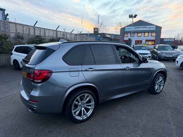 2015 BMW X5 3.0 40d M Sport SUV 5dr Diesel Auto xDrive Euro 6 (s/s) (313 ps) 1 FORMER KEEPER FINISHED IN SPACE GREY METALLIC WITH IVORY WHITE DAKOTA LEATHER-20" DOUBLE SPOKE ALLOYS-HEATED STEERING WHEEL-SOFT CLOSE DOORS-REVERSE CAMERA-PANORAMIC GLASS SUNROOF-ELECTRIC MEMORY SEAT-HEATED SEATS FRONT AND REAR-XENON HEADLIGHTS-AUTOMATIC HIGH BEAM CONTROL-DRIVING ASSITANT-SURROUND VIEW-PROFESSIONAL NAVIGATION-HARMAN KARDON-DAB RADIO-M LEATHER STEERING WHEEL-DUAL ZONE CLIMATE CONTROL - Photo 9