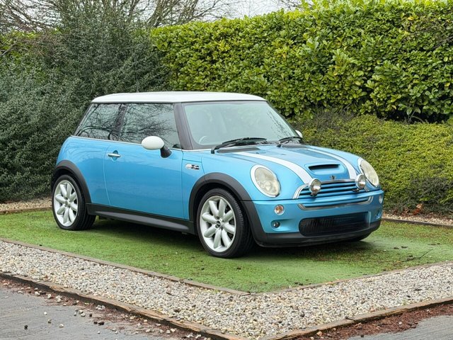 2004 COOPER S HATCHBACK 3DR PETROL MANUAL EURO 3 163 BHP A STRIKING EXAMPLE... photo