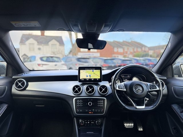 2016 MERCEDES-BENZ GLA 2.1 GLA200d AMG Line (Executive) SUV 5dr Diesel 7G-DCT 4MATIC Euro 6 (s/s) (136 ps) - Photo 11