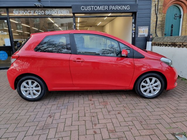 2012 TOYOTA YARIS 2012 1.0 VVT-i TR Hatchback 3dr Petrol Manual Euro 5 (69 ps) - Photo 9
