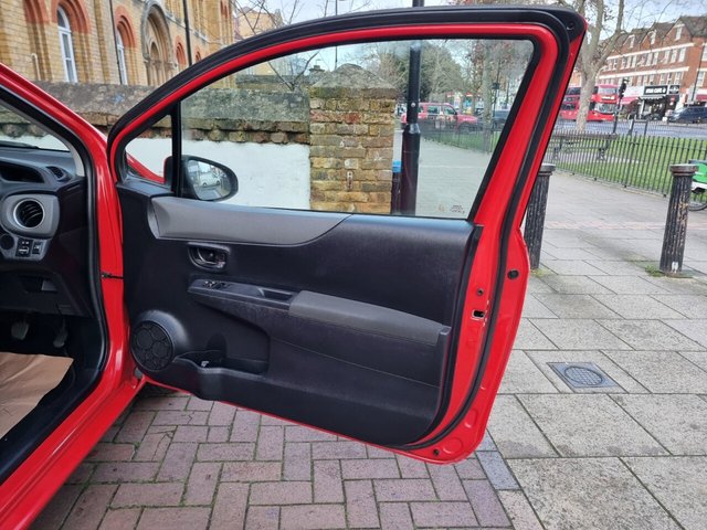 2012 TOYOTA YARIS 2012 1.0 VVT-i TR Hatchback 3dr Petrol Manual Euro 5 (69 ps) - Photo 10