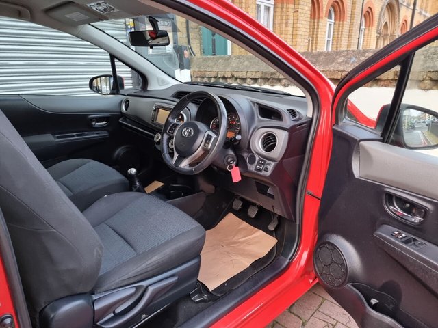 2012 TOYOTA YARIS 2012 1.0 VVT-i TR Hatchback 3dr Petrol Manual Euro 5 (69 ps) - Photo 11