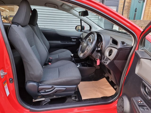 2012 TOYOTA YARIS 2012 1.0 VVT-i TR Hatchback 3dr Petrol Manual Euro 5 (69 ps) - Photo 12
