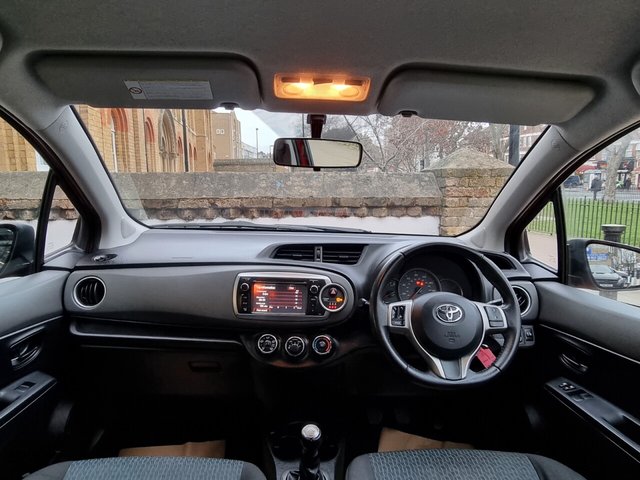 2012 TOYOTA YARIS 2012 1.0 VVT-i TR Hatchback 3dr Petrol Manual Euro 5 (69 ps) - Photo 2
