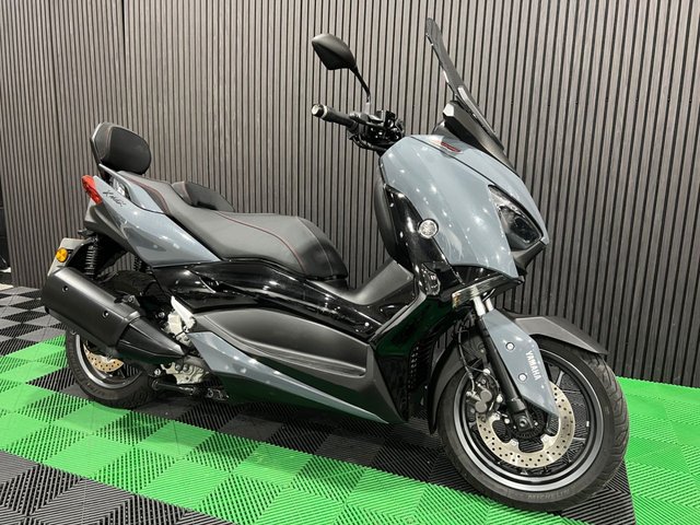 View our YAMAHA XMAX 300