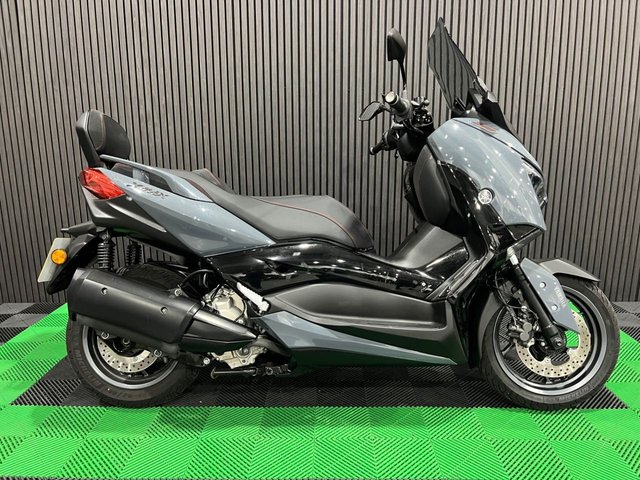 View our YAMAHA XMAX 300