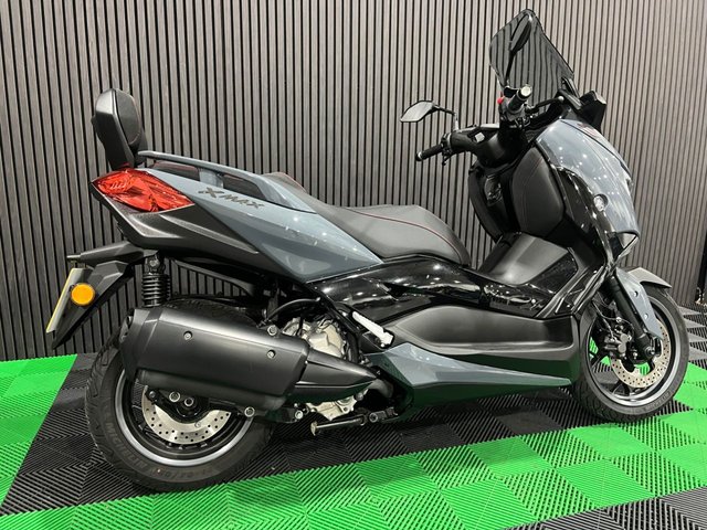 View our YAMAHA XMAX 300