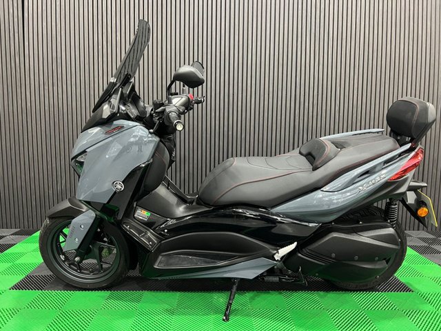 View our YAMAHA XMAX 300