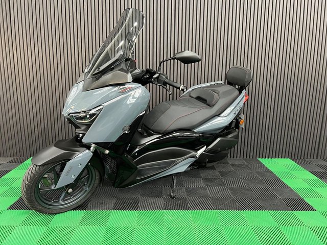 View our YAMAHA XMAX 300