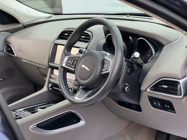2018 JAGUAR F-PACE 2.0 P250i Portfolio SUV 5dr Petrol Auto AWD Euro 6 (s/s) (250 ps) - Photo 10