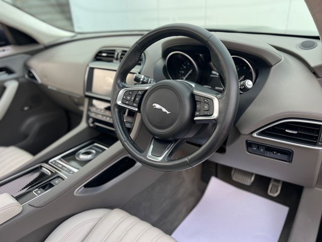 2018 JAGUAR F-PACE 2.0 P250i Portfolio SUV 5dr Petrol Auto AWD Euro 6 (s/s) (250 ps) - Photo 11