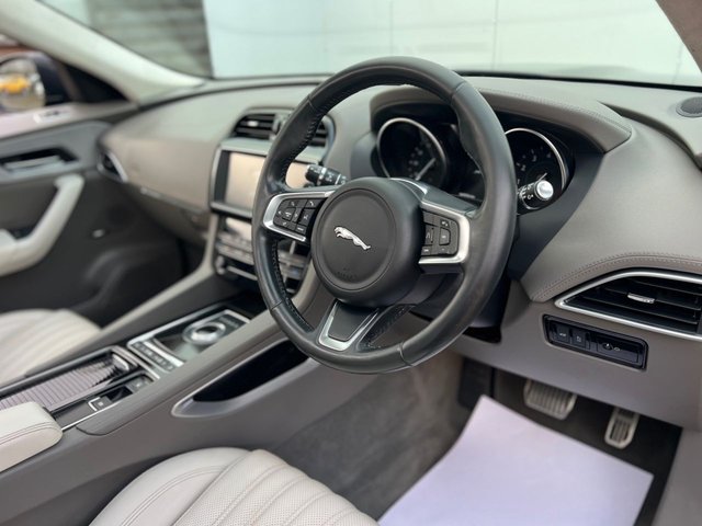 2018 JAGUAR F-PACE 2.0 P250i Portfolio SUV 5dr Petrol Auto AWD Euro 6 (s/s) (250 ps) - Photo 12