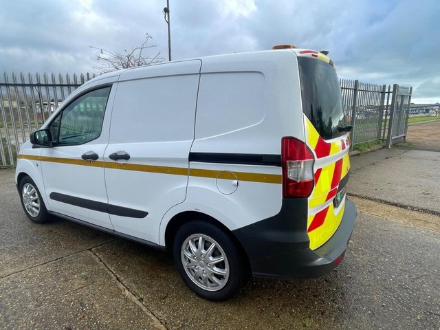 2017 FORD TRANSIT COURIER - Photo 11