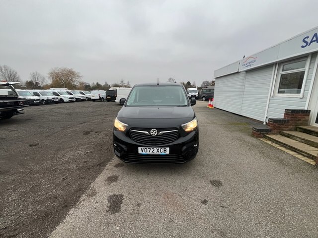 2022 Vauxhall Combo 1.5L Sportive 4dr - Photo 2