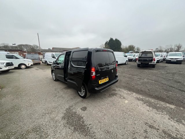 2022 Vauxhall Combo 1.5L Sportive 4dr - Photo 6